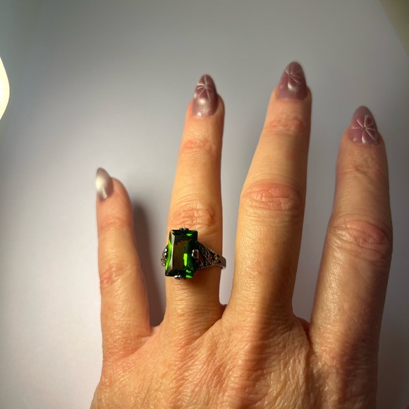 Timeless Peridot Ring - Picture 4 of 4